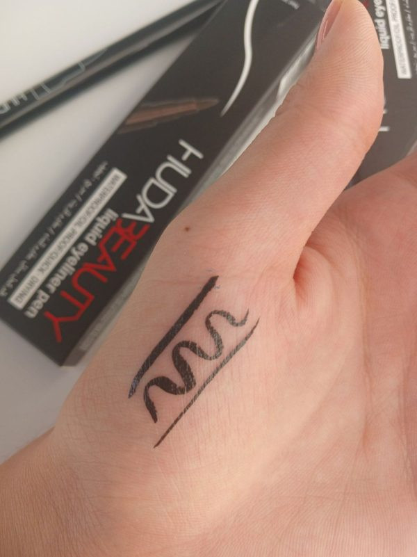 خط چشم ماژیکی هدی بیوتی( HUDA BEAUTY)